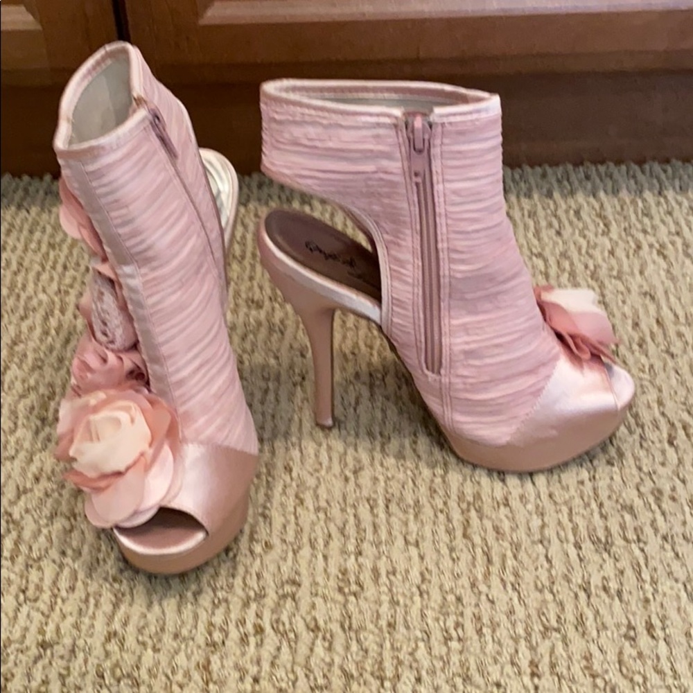Pink satin floral heels! - Picture 2 of 6